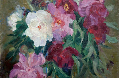 Vera Dovgalevskaya's oil painting portrays the beauty of a morning bouquet of flowers