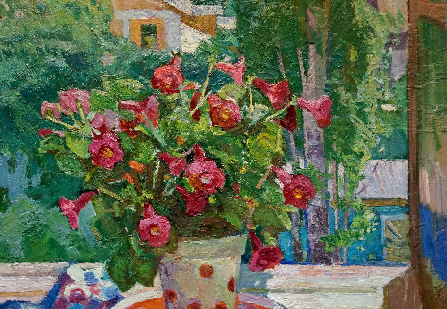 In oil, Viktor Kirillovich Gaiduk illustrates flowers in a bouquet on a table