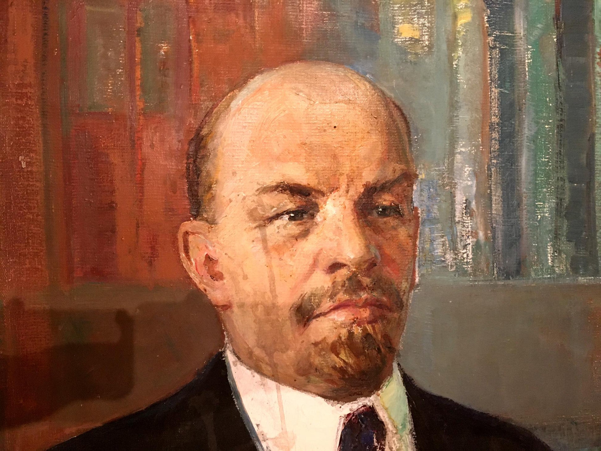 With meticulous brushwork, Tsvetkova V. P. immortalizes Lenin in oil